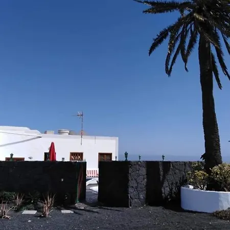 Casona La Orilla 1908 B&B