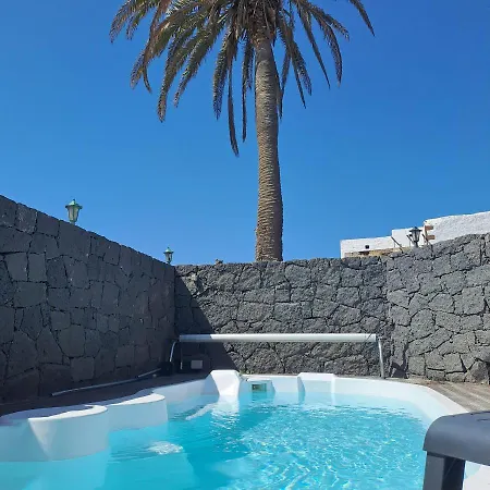 Casona La Orilla 1908 Bed & Breakfast *